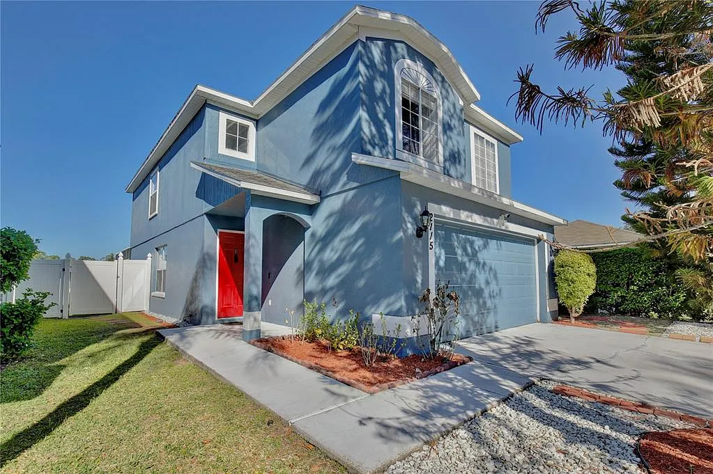 4 bed, 2.5 bath, 1864 sqft, $4,000 — Photo 2