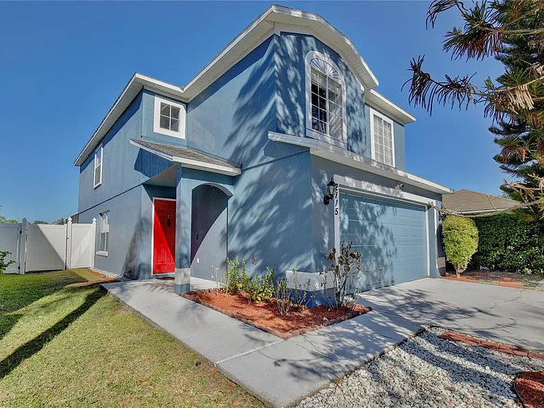 2115 Heathwood Cir — Photo 2