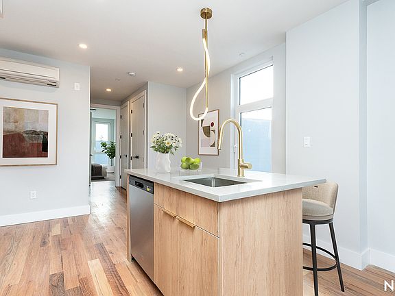 3rd image of 31-61 Vernon Blvd #2E