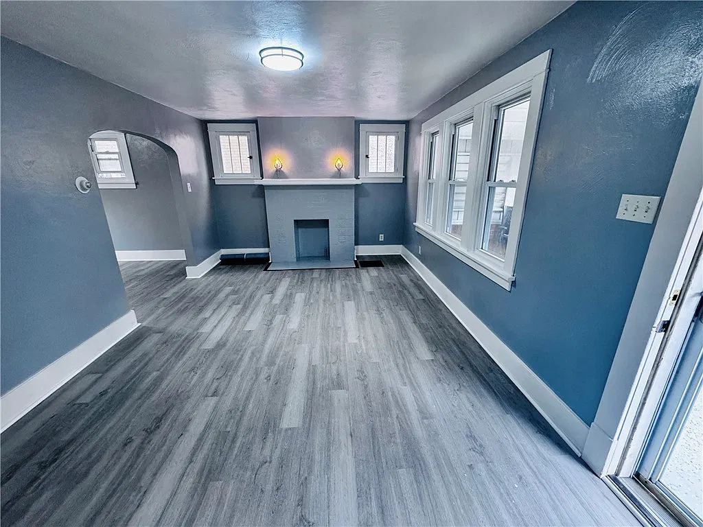 3 bed, 1.5 bath, 1169 sqft, $1,550 — Photo 2