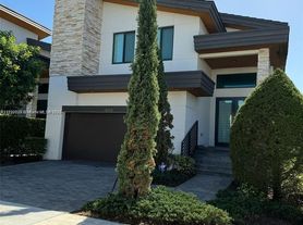 10376 NW 76th Ter, Miami, FL