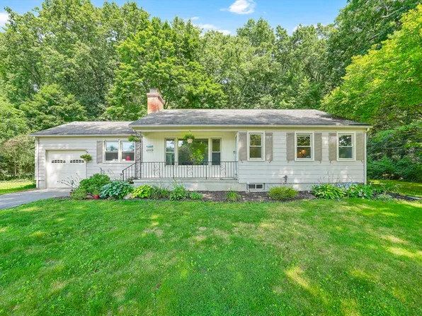 115 Fernwood Dr, East Longmeadow, MA 01028