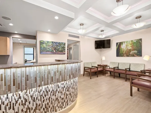 121 East 60th Street image 1 of 11