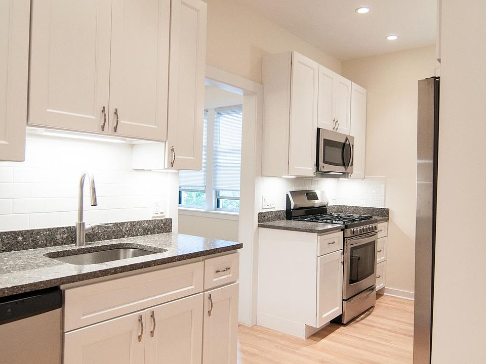 1st image of 2919 N Whipple St #2