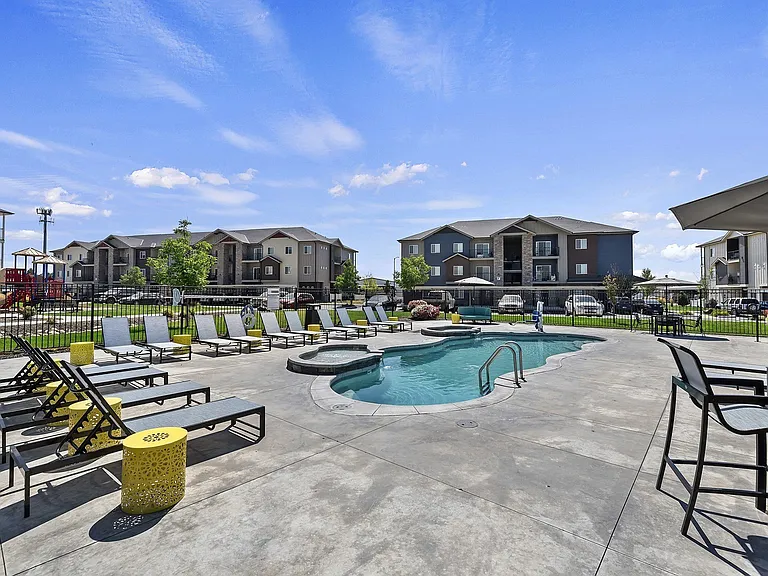 Pennwood Apartments — Photo 30
