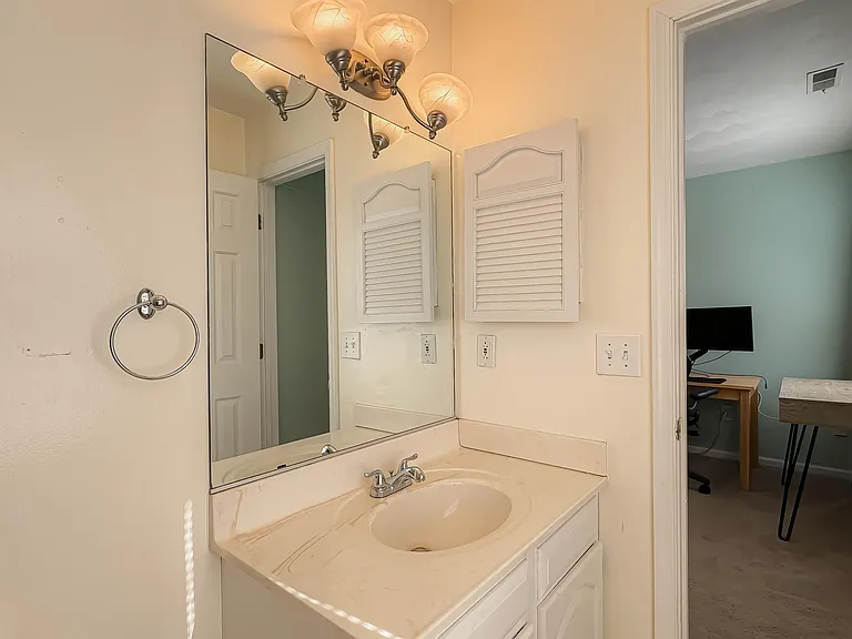 519 W 20th St #302 — Photo 29