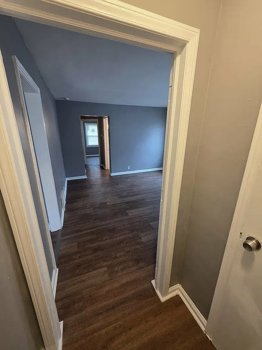 3 bed, 1000 sqft, $1,300 — Photo 3