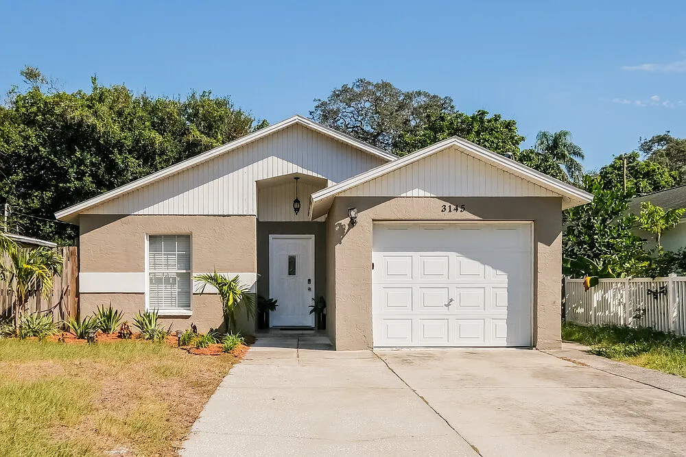 3 bed, 2.0 bath, 1185 sqft, $3,640 — Photo 1