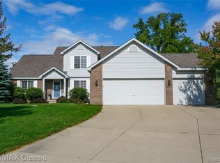 1030 Tartan Ln, Commerce Township, MI 48390