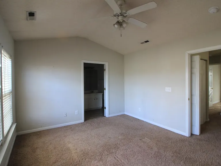 205 Canyon Lake Cir — Photo 9