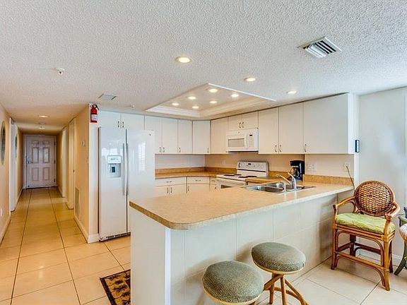 3rd image of 17140 Gulf Blvd #510