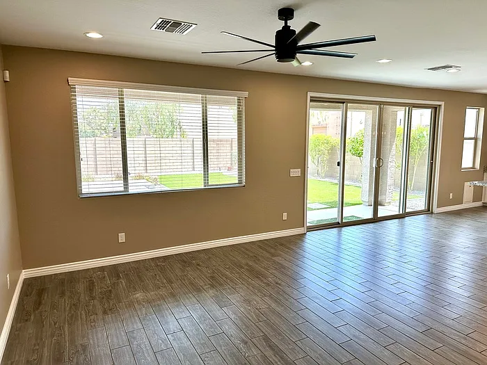 2930 E Sunland Ave — Photo 4