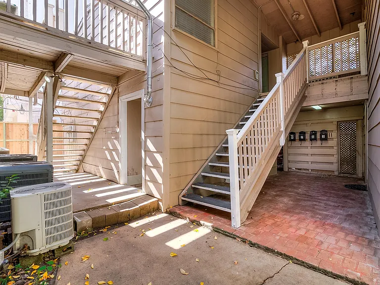 3810 Driscoll St #6 — Photo 10