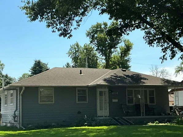 654 N 15th St, Blair, NE 68008