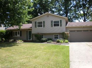 26249 Hickory Ln, Olmsted Falls, OH