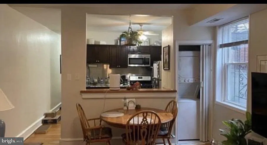 1 bed, 1.0 bath, 750 sqft, $1,600 — Photo 2