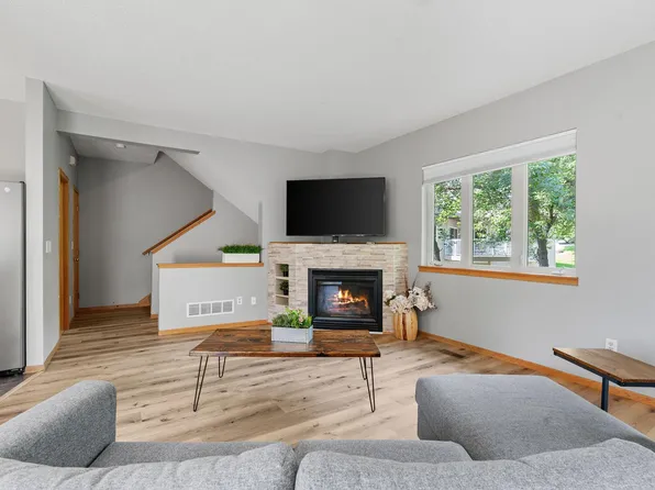 1416 McAndrews Rd E, Burnsville, MN 55337