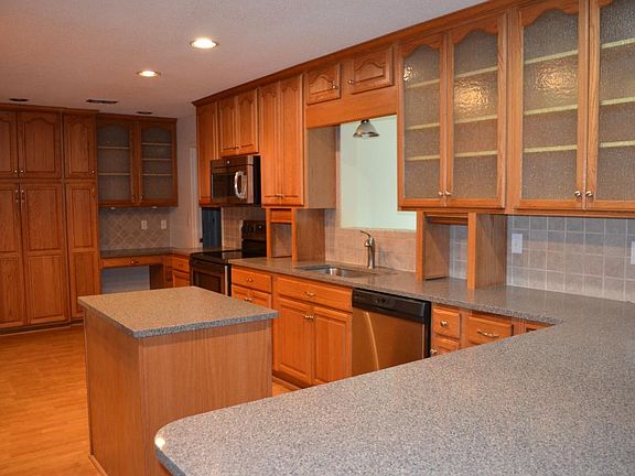 2nd image of 19 Doral Dr