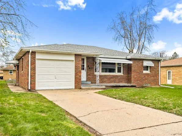 1105 Howard Ct, Pekin, IL 61554