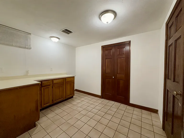 15 Burghardt St — Photo 11