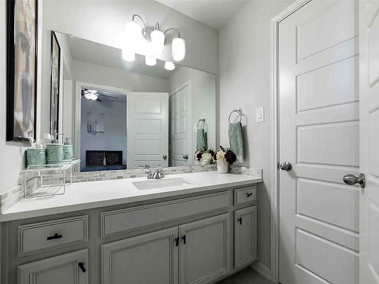 17821 Limestone Spring Ln — Photo 28