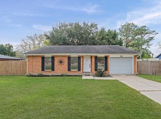606 Lazy Ln, Anahuac, TX 77514