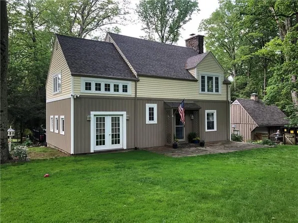 19 Locust Rd, Laughlintown, PA 15655