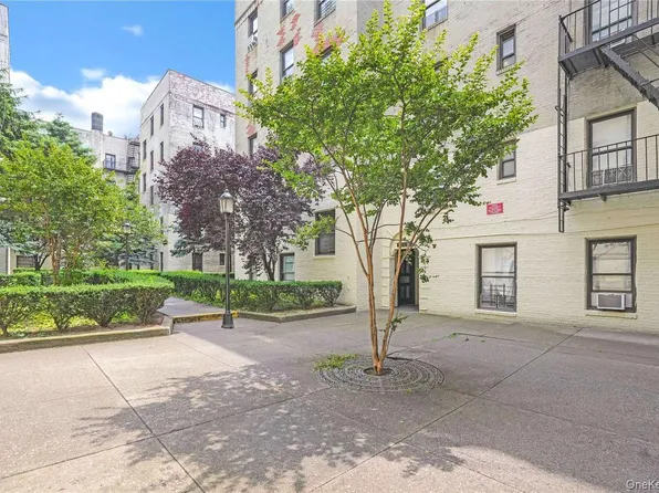 21-15 33 Street #4G, Astoria, NY 11105
