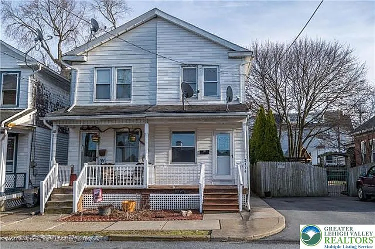 2414 Birch St — Photo 1