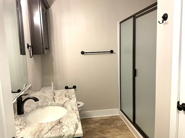 904 E Pine St — Photo 11