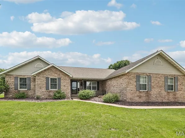 14200 Saint James Ln, Breese, IL 62230