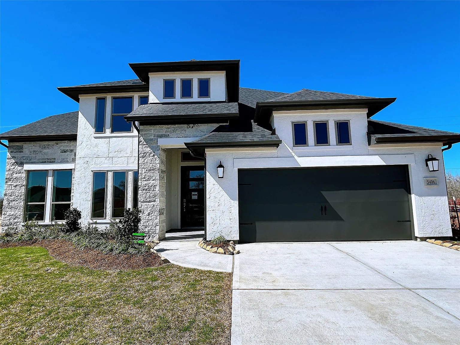 5 bed, 4.5 bath, 3619 sqft, $4,800 — Photo 2