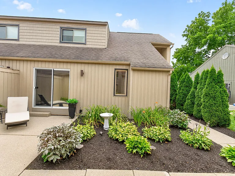 6372 Dummerston Ct — Photo 54