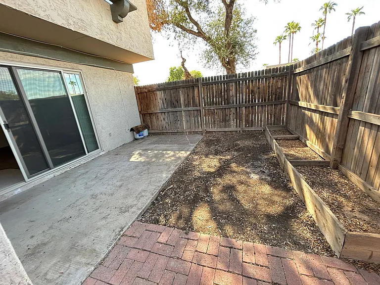 6043 W Golden Ln — Photo 13