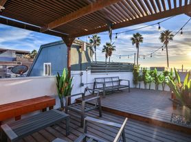2207 Ocean Front Walk