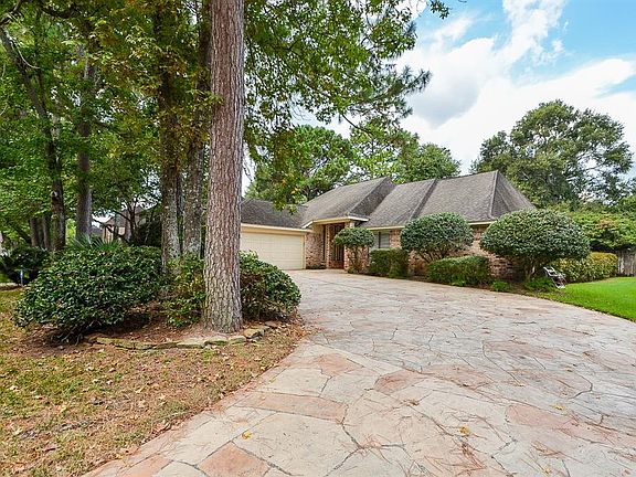 3rd image of 2815 Rustic Woods Dr