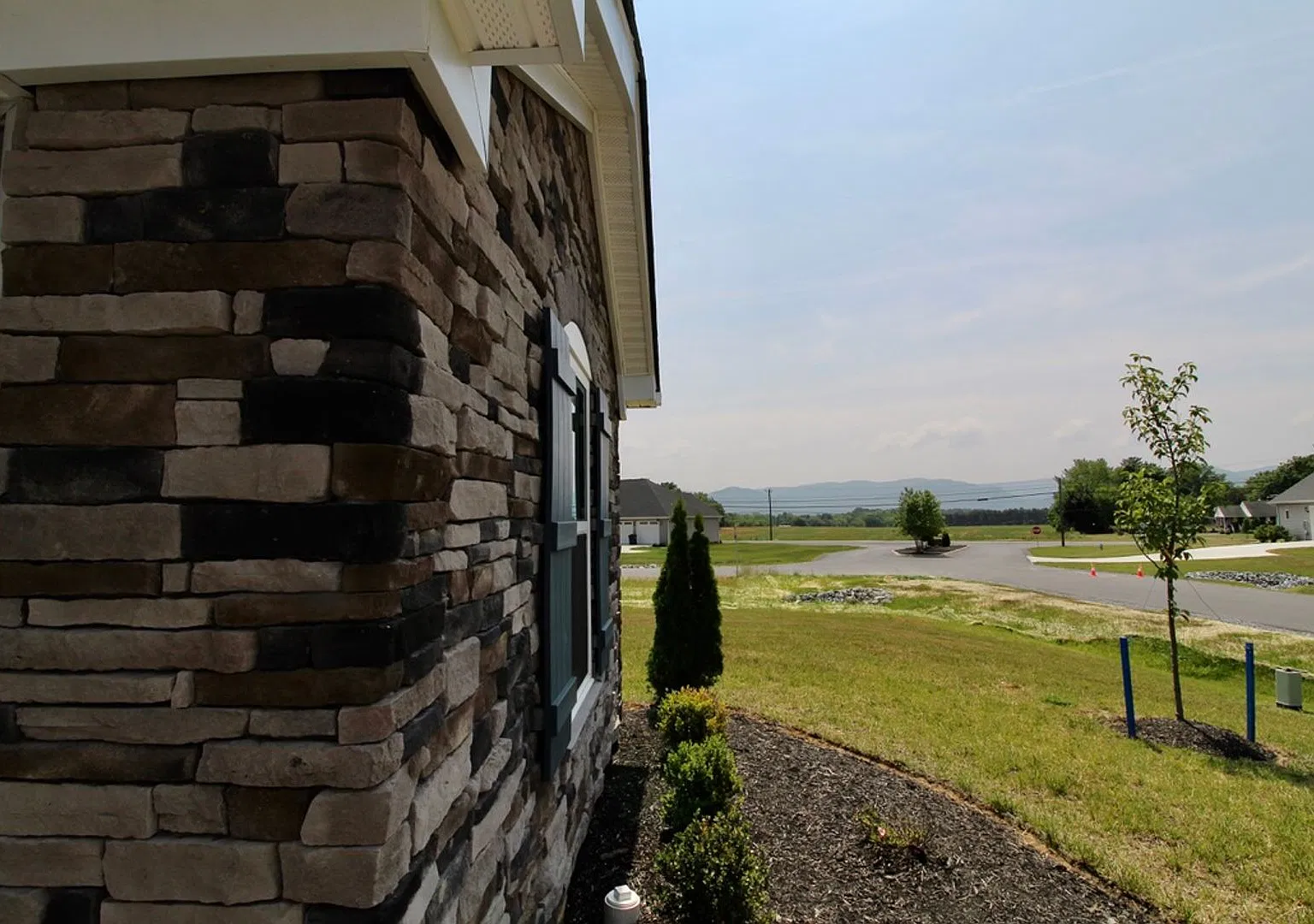 Duplex for rent with Mountain Views - 2 South Peak Dr. - Lease Assignment Available! — Photo 4