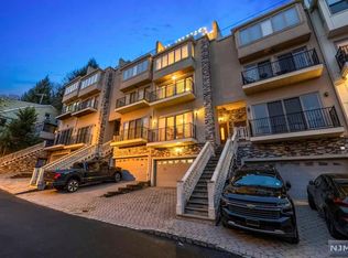 920 Undercliff Ave, Edgewater, NJ 07020