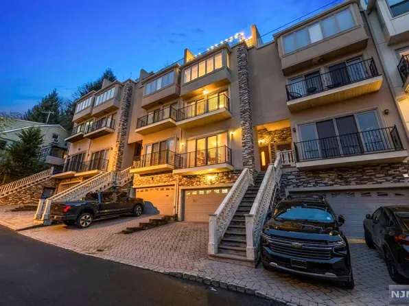920 Undercliff Ave, Edgewater, NJ 07020