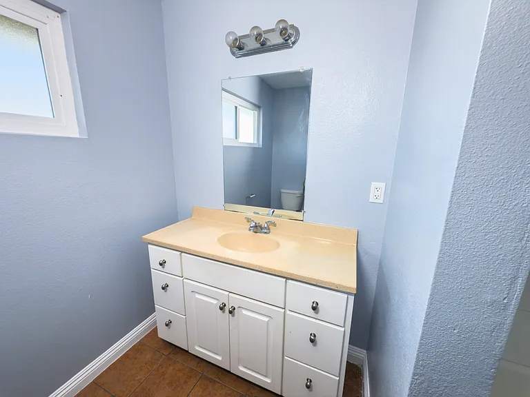 10923 California Ave #A — Photo 4