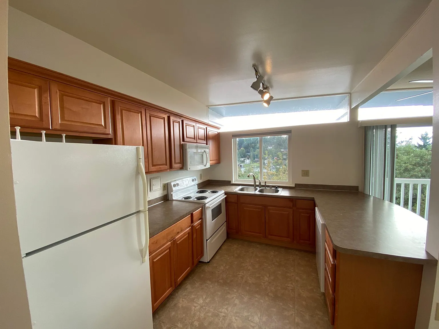 9910 Lake Washington Blvd NE — Photo 2