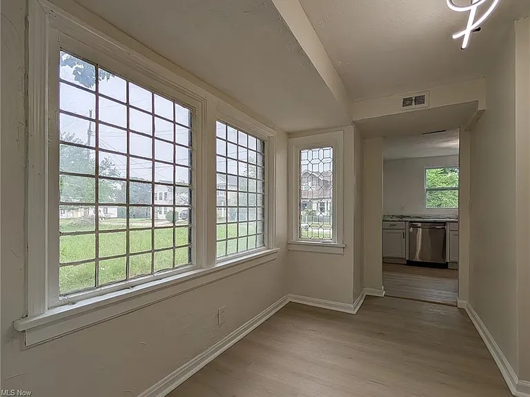 14817 Naples Ave — Photo 8