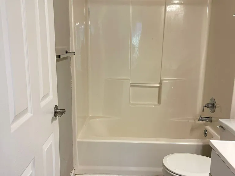 1079 Walnut St #B — Photo 3