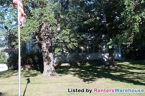 2nd image of 2813 Lake Elmo Ave N APT 3