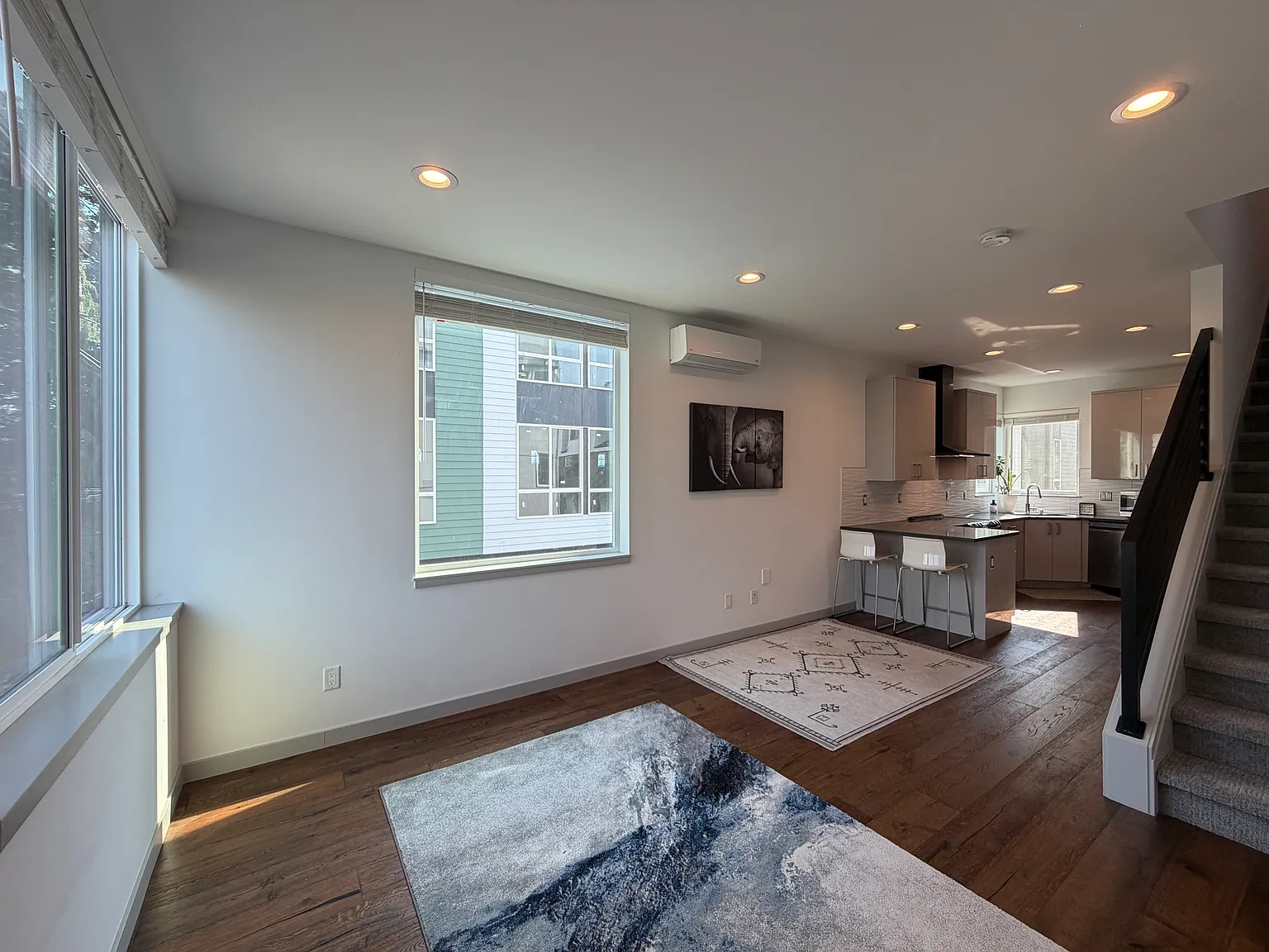 3 bed, 1196 sqft, $3,200 — Photo 4