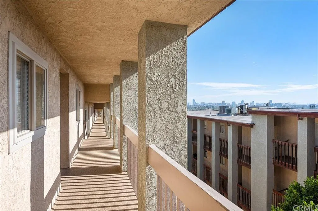 2 bed, 1221 sqft, $3,295 — Photo 2