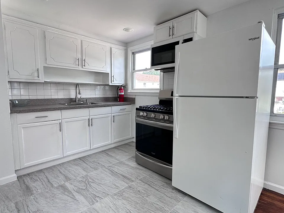 351 E 24th St #2
