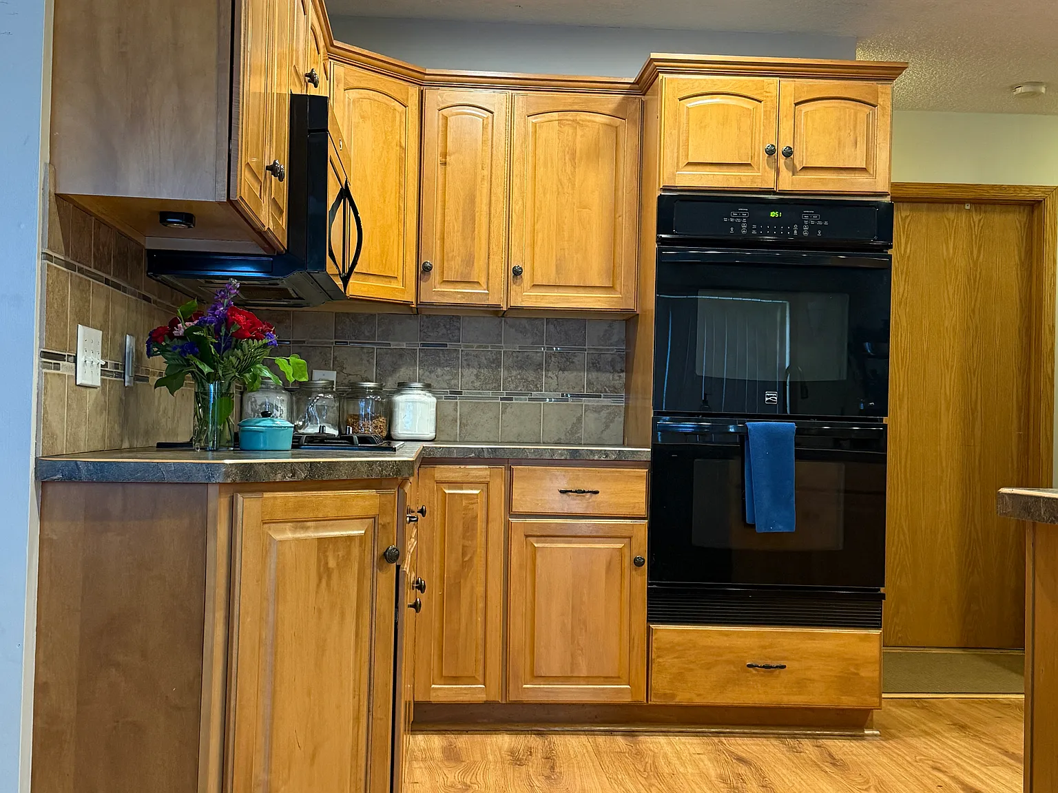 675 Clarence Ave — Photo 3