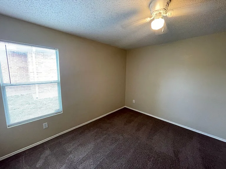 1420 Bumble Bee Dr — Photo 11