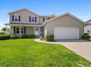 408 Lake Shore Cir, Bloomington, IL